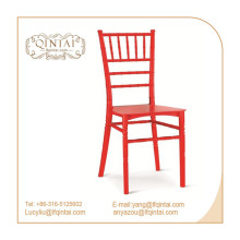 Silla de plástico blanca estilo chiavari de bambú ligero